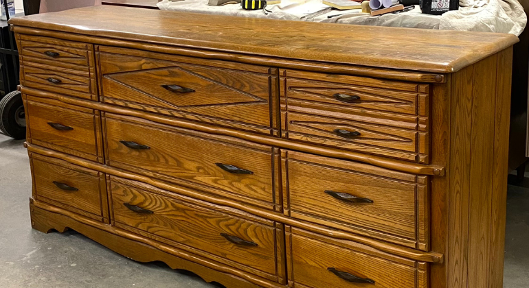 90s honey oak 9 drawer dresser with brown metal hardware
