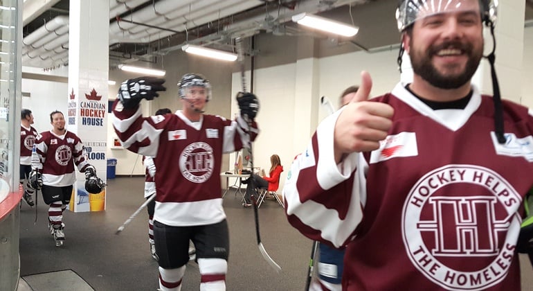Hockey-Helps-the-Homeless